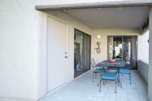 Stylish Central Scottsdale Ground Floor Condo