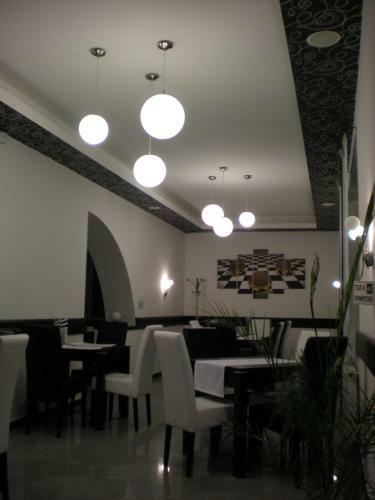 Hostal Op-art Etterem Es Panzio
