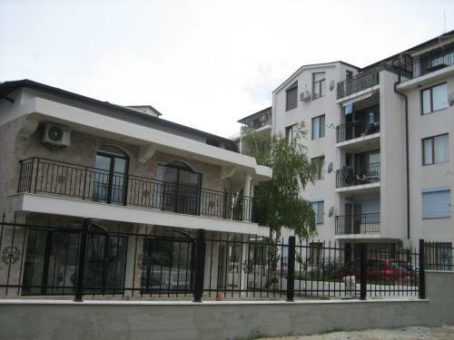 Apartment Lazur By The Sea