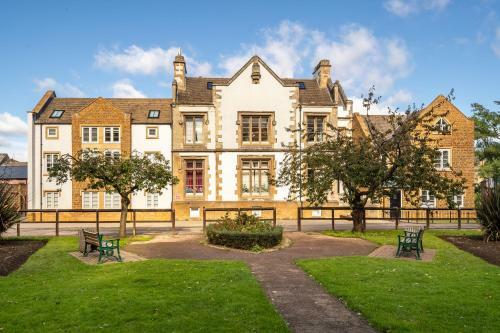 Inviting 1-bed Apartment In Banbury