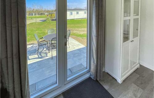 Awesome Caravan In Asten-heusden With Wifi And 2 Bedrooms