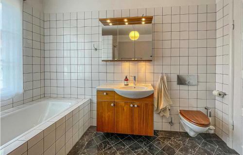 Nice Home In G�teborg With Wifi And 3 Bedrooms