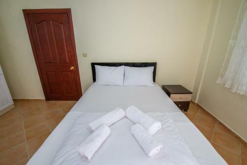 Sahile Yak?n Havuzlu Villa 6+2 Ki?ilik