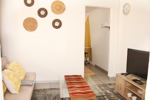 Lovely 1-bedroom Flat In A House In Germiston