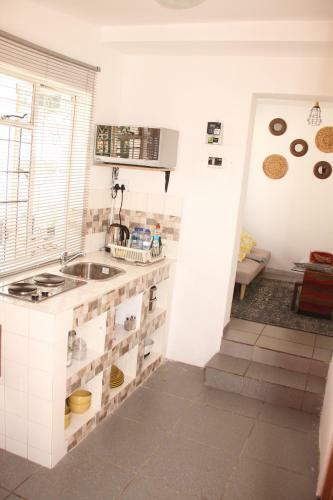 Lovely 1-bedroom Flat In A House In Germiston