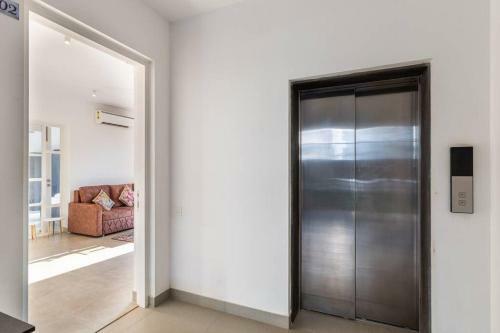 Apartamento 1br Calangute Nr Beach Pool Gym & Sunsets