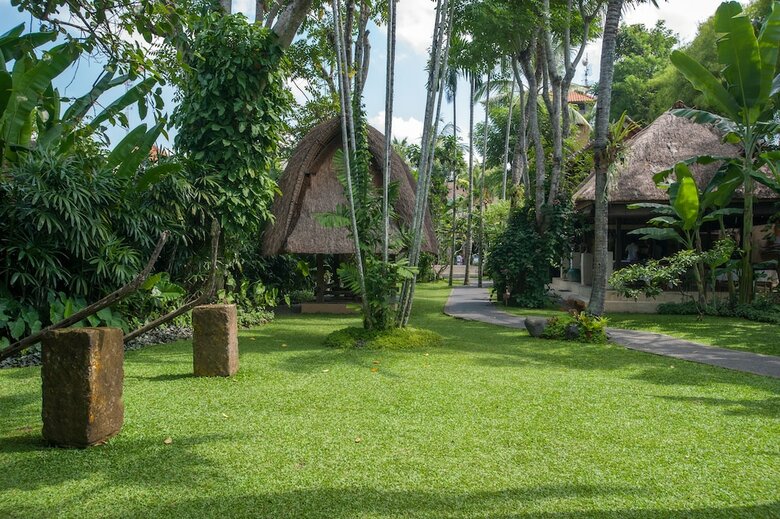 Hotel Komaneka Resort