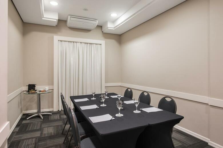 Hotel Intercity Express Porto Alegre