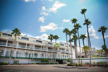Holiday Inn Hotel & Suites Harbourside