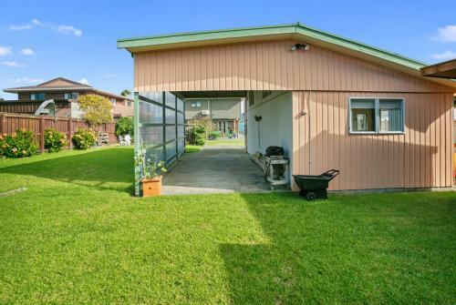 Pio Beach Shack - Bowentown Holiday Home