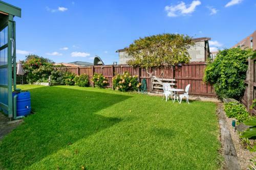 Pio Beach Shack - Bowentown Holiday Home