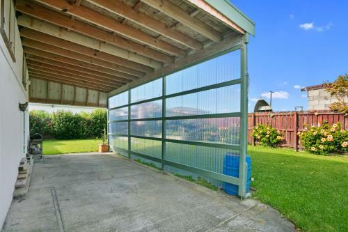 Pio Beach Shack - Bowentown Holiday Home