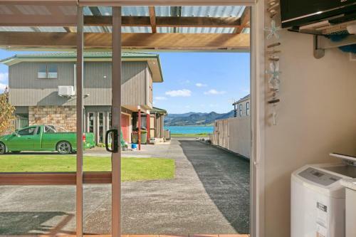 Pio Beach Shack - Bowentown Holiday Home