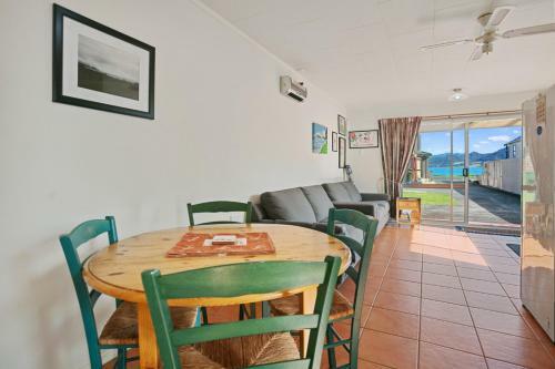 Pio Beach Shack - Bowentown Holiday Home