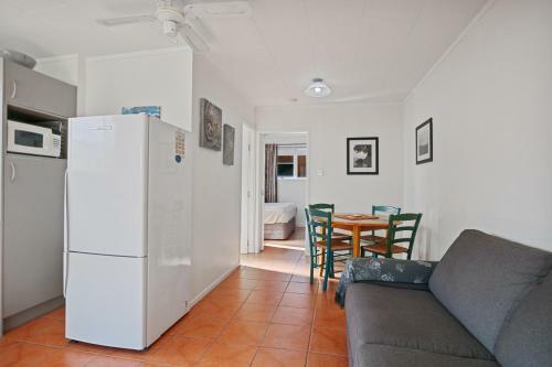 Pio Beach Shack - Bowentown Holiday Home
