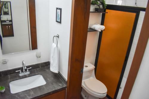 Apartamento Departamento En Zona Dorada !
