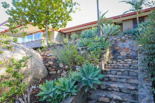 Hilltop Retreat, Main House