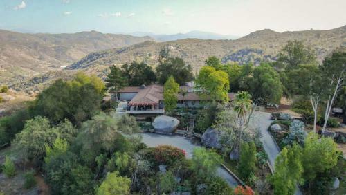 Hilltop Retreat, Main House