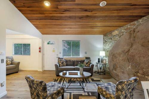 Hilltop Retreat, 2 Villas