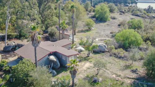 Hilltop Retreat, 2 Villas
