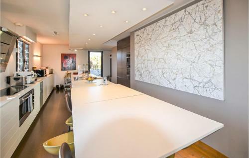 Awesome Apartment In Avignon With Wifi And 2 Bedrooms