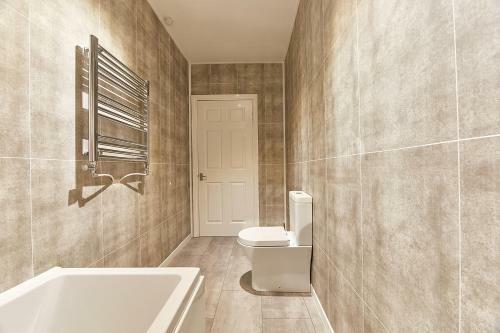Modern 5 Bed House In Blyth