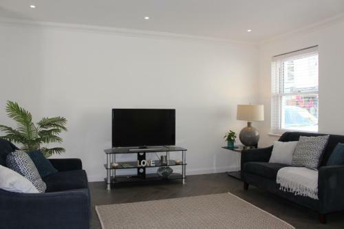 Central Hove, Entire 2 Bed House