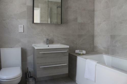 Central Hove, Entire 2 Bed House