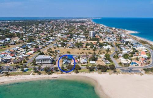 *new* Exclusive Beachfront Home With Pool & Views
