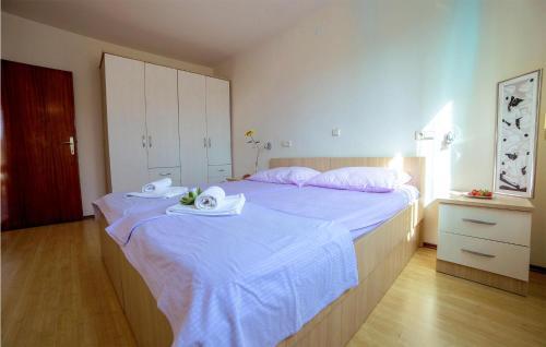 Nice Apartment In Podstrana With 2 Bedrooms