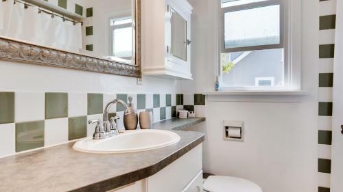 Oak Bay Hampshire Home