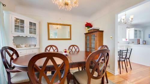 Oak Bay Hampshire Home