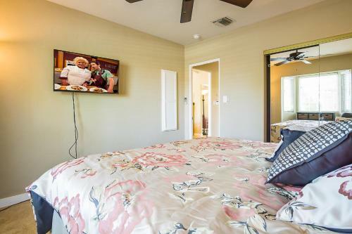 Movie Colony Bungalow