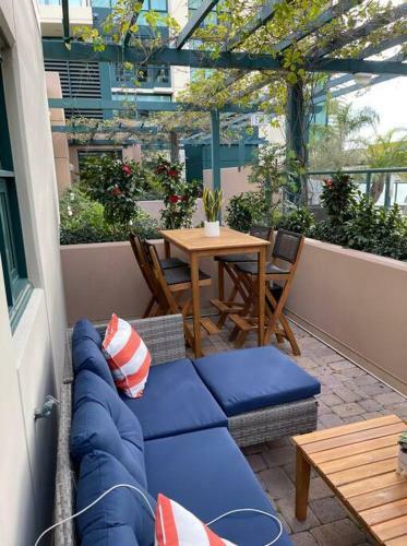 Sunny,lux Modern Poolside Villa Blocks From Harbor