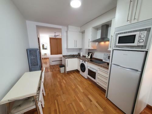 Cozy Cala Apartment