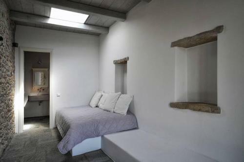 Modern 2-bedroom Retreat With Garden