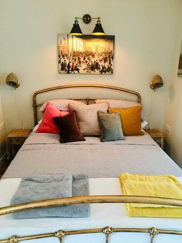 The Art Attic A Stylish Boutique Apartment