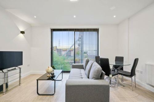 Immaculate And Modern 2 Bedroom Apartment In Slough