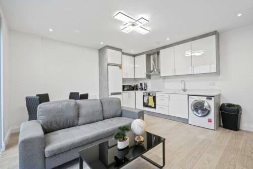 Immaculate And Modern 2 Bedroom Apartment In Slough