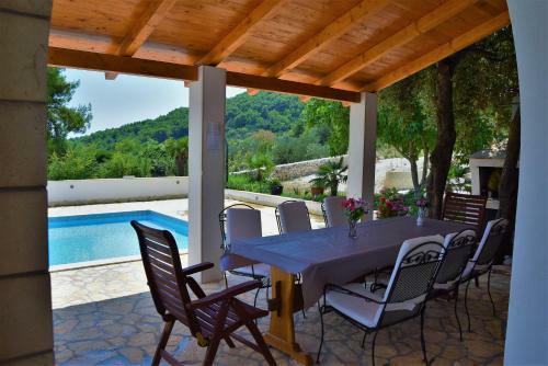 Villa Matea With Pool