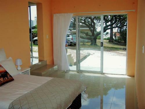 Hostal Aloha Beach Guest House