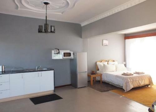 Hostal Aloha Beach Guest House