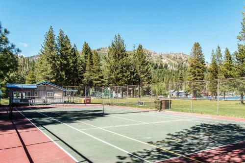 Wooded Luxury At Tahoe Donner