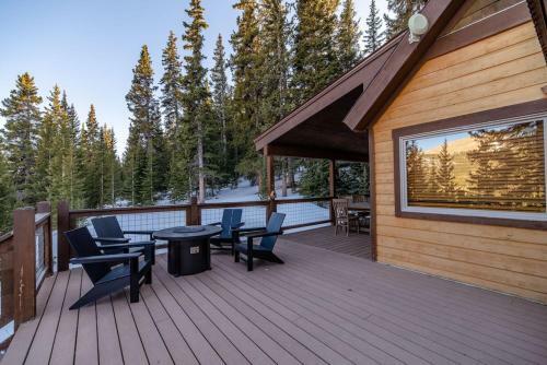 Cozy Cabin Perched On The Mountainside - Alpine Haus