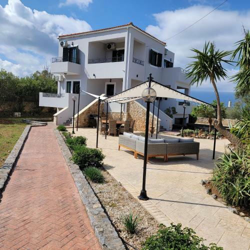Paradisos Villa - 4-bedroom Villa