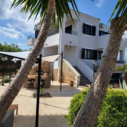 Paradisos Villa - 4-bedroom Villa