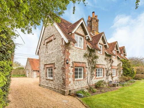 Pass The Keys Charming Country Cottage With Spectacular Views