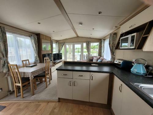 Lakeside Cotswold Holiday Home