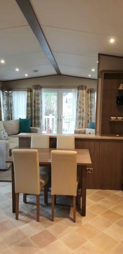 Lakeside Cotswold Holiday Home