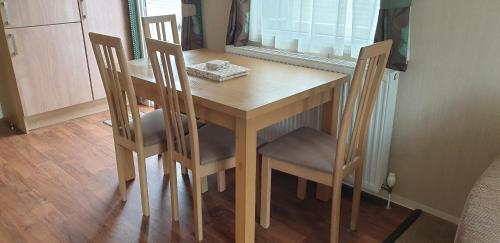 Lakeside Cotswold Holiday Home